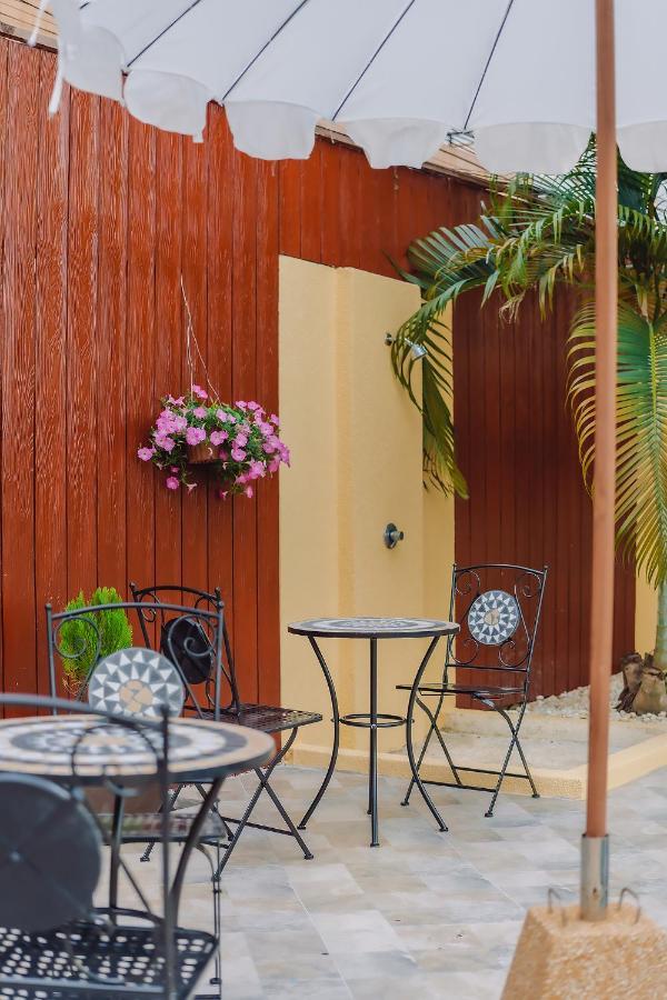 Bauman Ville Hotel Phuket Exterior photo