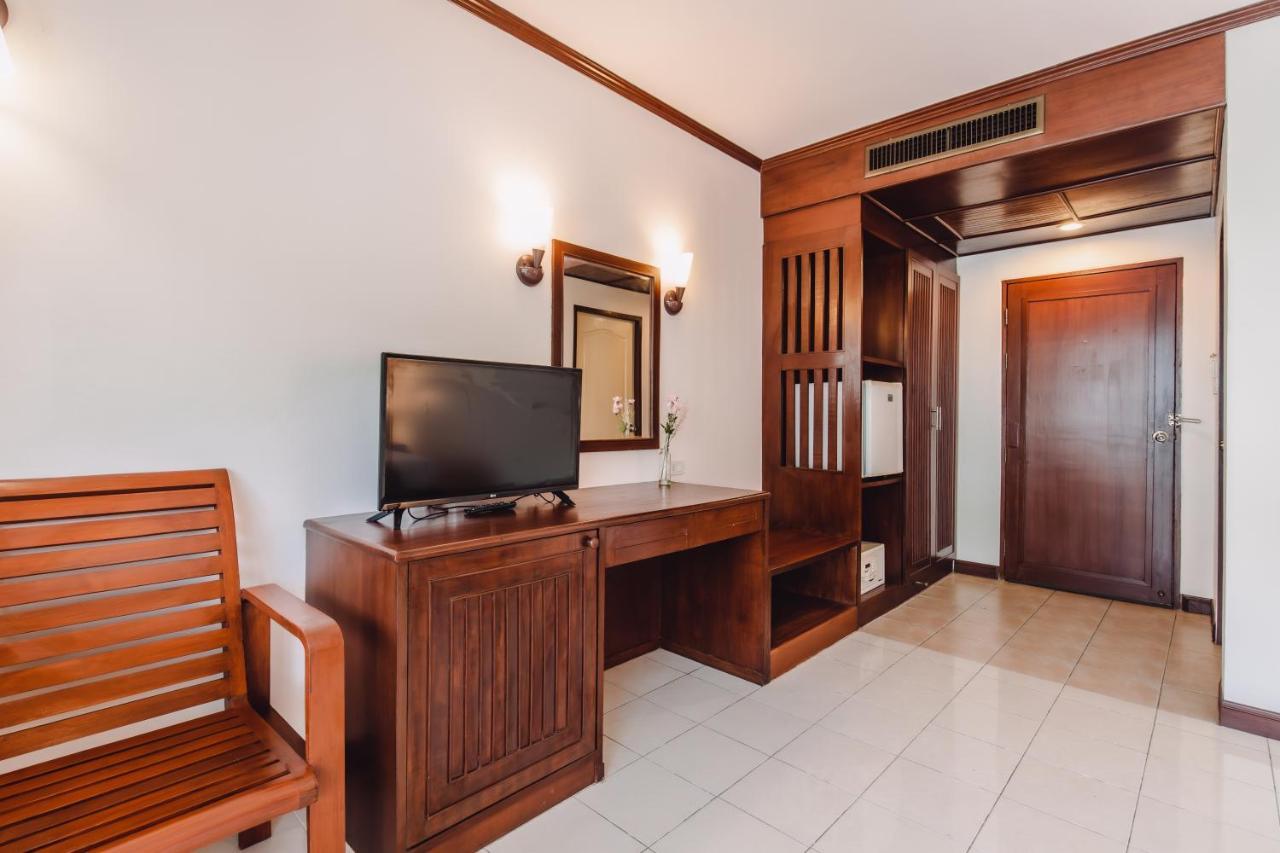 Bauman Ville Hotel Phuket Exterior photo
